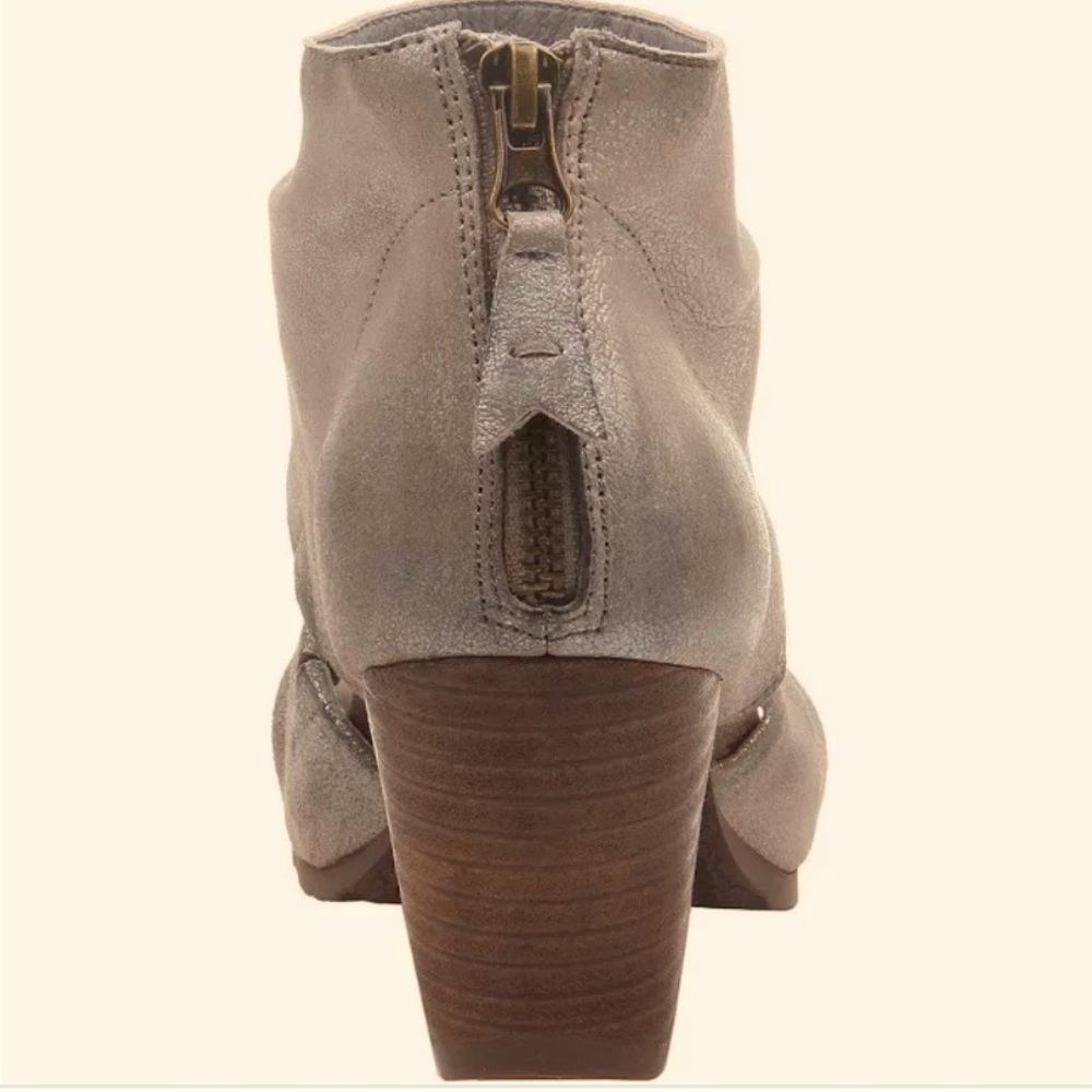 OTBT shoes NWOT. Made for comfort. Leather, well made. Good traction - Picture 7 of 13